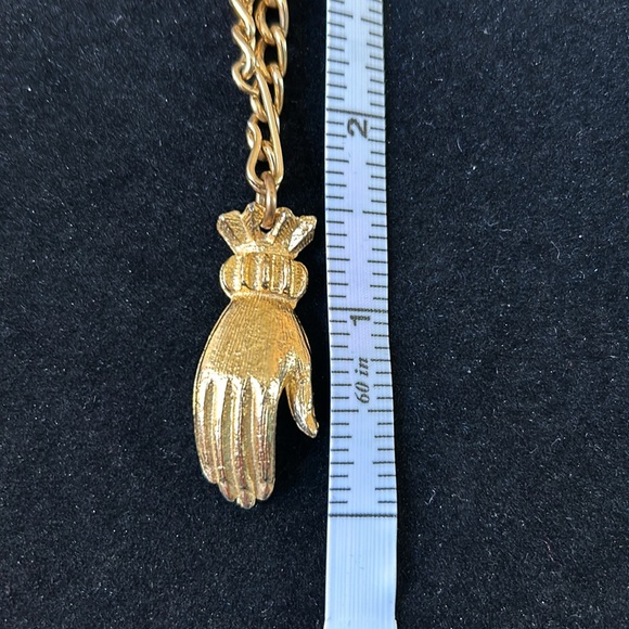 Unusual Vintage Gold Tone Chain Necklace with Cuffed Hand Pendant - Picture 5 of 6